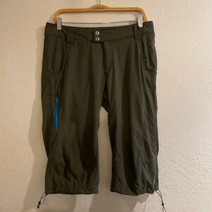 Columbia Womens Saturday Omni-Shade Trail II Knee Pants Olive Green SZ 10